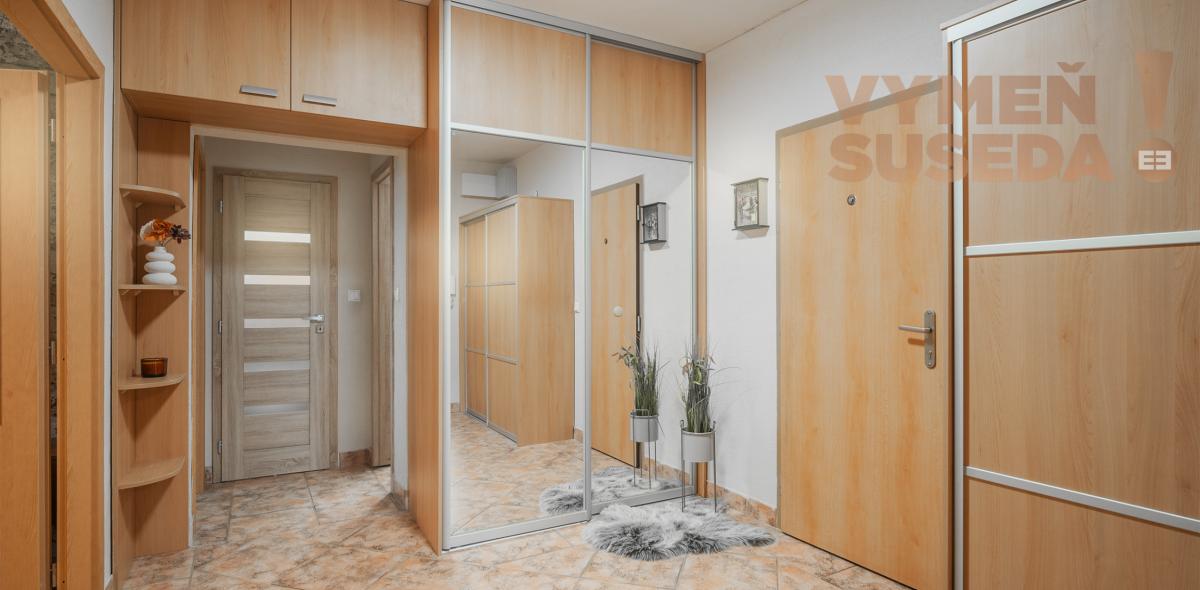 REZERVOVANÉ! - VÝNIMOČNÝ 4 IZB. ZREKONŠTRUOVANÝ BYT s LOGGIOU, VYHĽADÁVANÁ LOKALITA PETRŽALKA, SMOLENICKÁ UL., BA V.