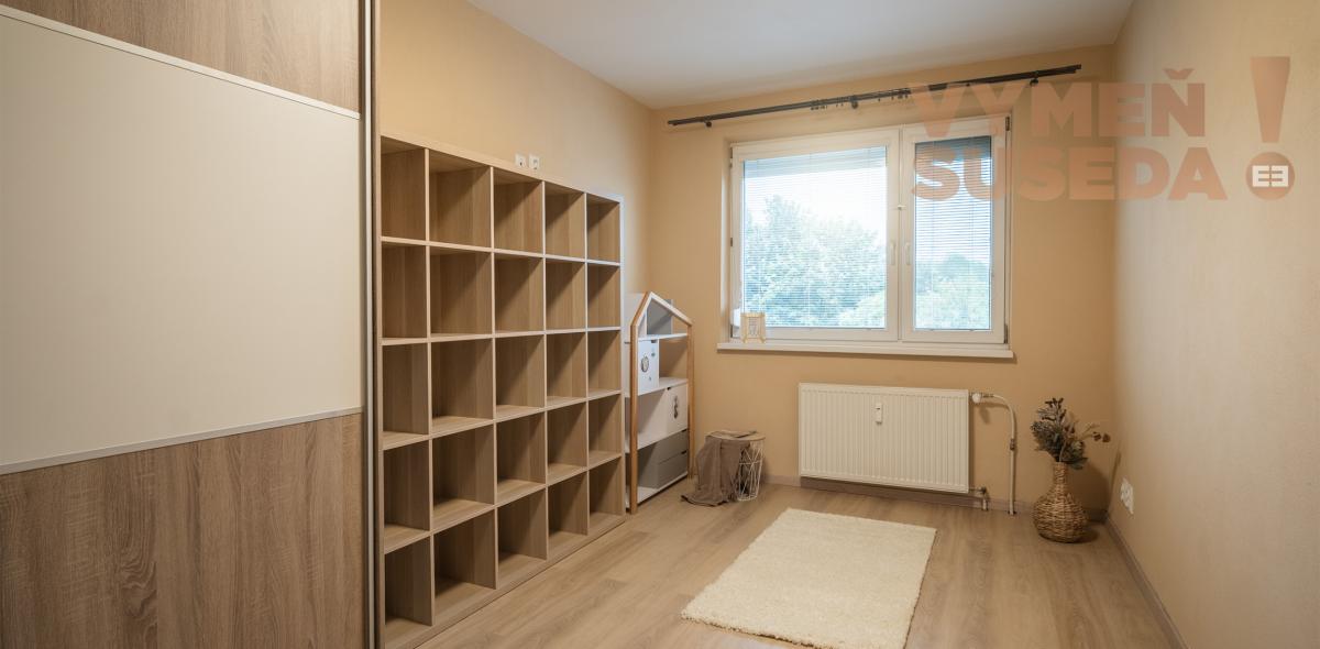 REZERVOVANÉ! - VÝNIMOČNÝ 4 IZB. ZREKONŠTRUOVANÝ BYT s LOGGIOU, VYHĽADÁVANÁ LOKALITA PETRŽALKA, SMOLENICKÁ UL., BA V.