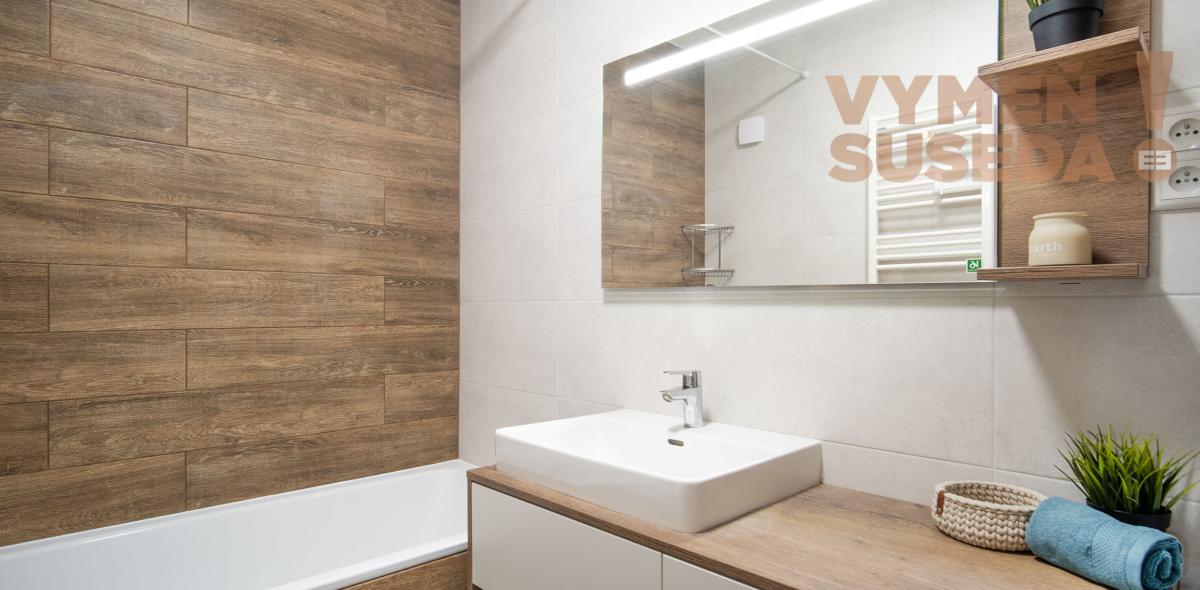 REZERVOVANÉ! - VÝNIMOČNÝ 4 IZB. ZREKONŠTRUOVANÝ BYT s LOGGIOU, VYHĽADÁVANÁ LOKALITA PETRŽALKA, SMOLENICKÁ UL., BA V.