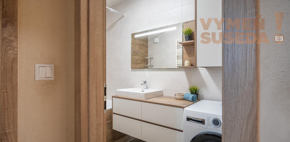 REZERVOVANÉ! - VÝNIMOČNÝ 4 IZB. ZREKONŠTRUOVANÝ BYT s LOGGIOU, VYHĽADÁVANÁ LOKALITA PETRŽALKA, SMOLENICKÁ UL., BA V.