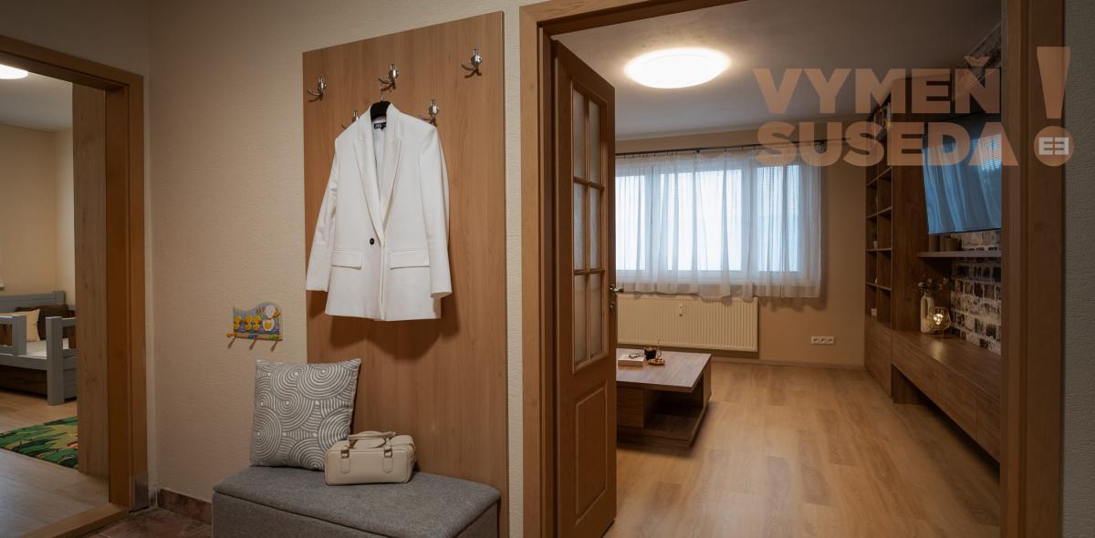 REZERVOVANÉ! - VÝNIMOČNÝ 4 IZB. ZREKONŠTRUOVANÝ BYT s LOGGIOU, VYHĽADÁVANÁ LOKALITA PETRŽALKA, SMOLENICKÁ UL., BA V.