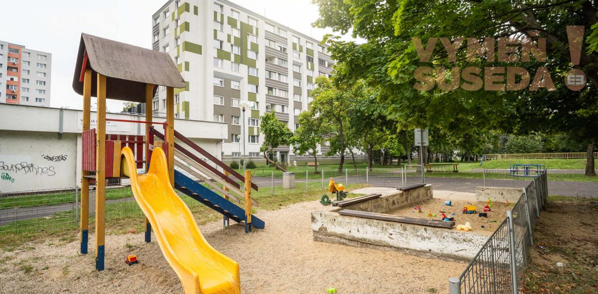 REZERVOVANÉ! - VÝNIMOČNÝ 4 IZB. ZREKONŠTRUOVANÝ BYT s LOGGIOU, VYHĽADÁVANÁ LOKALITA PETRŽALKA, SMOLENICKÁ UL., BA V.