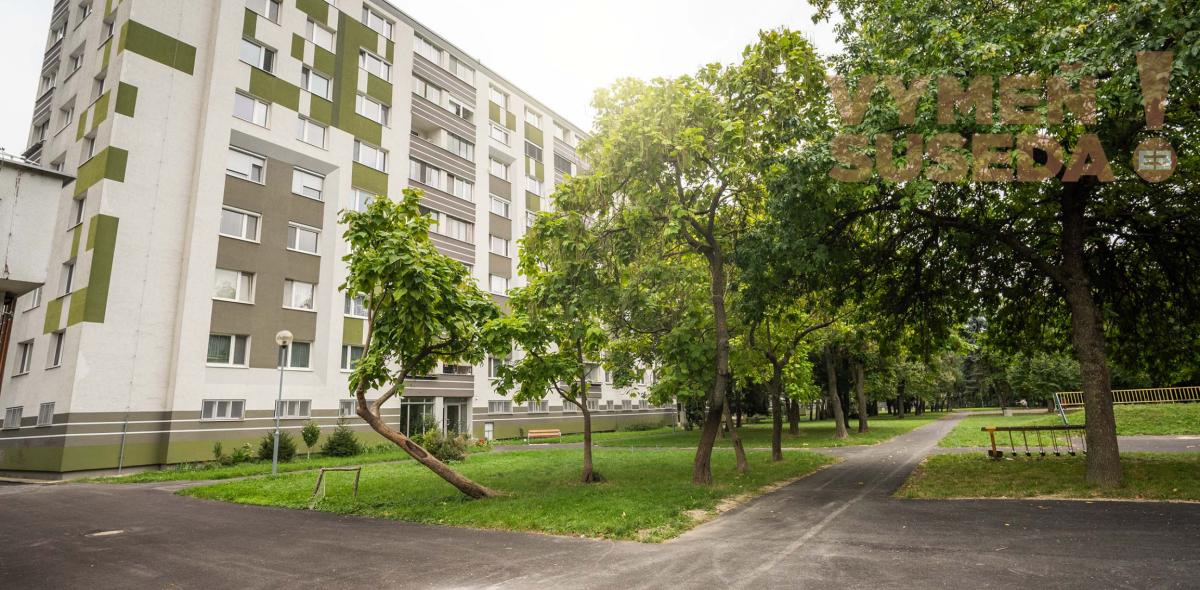 REZERVOVANÉ! - VÝNIMOČNÝ 4 IZB. ZREKONŠTRUOVANÝ BYT s LOGGIOU, VYHĽADÁVANÁ LOKALITA PETRŽALKA, SMOLENICKÁ UL., BA V.