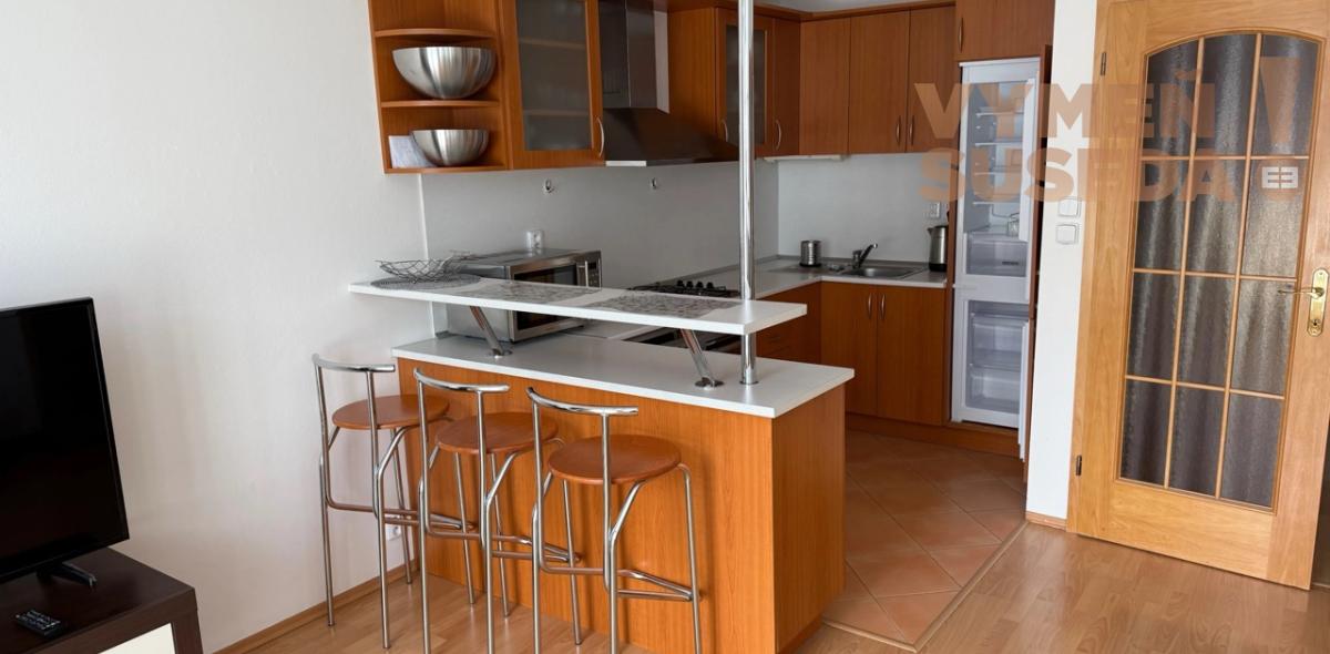 VYMEŇ SUSEDA! – VÝNIMOČNÝ 2 IZB. ZARIADENÝ BYT S BALKÓNOM A PARKOVANÍM, GERCENOVA, BA V, PETRŽALKA