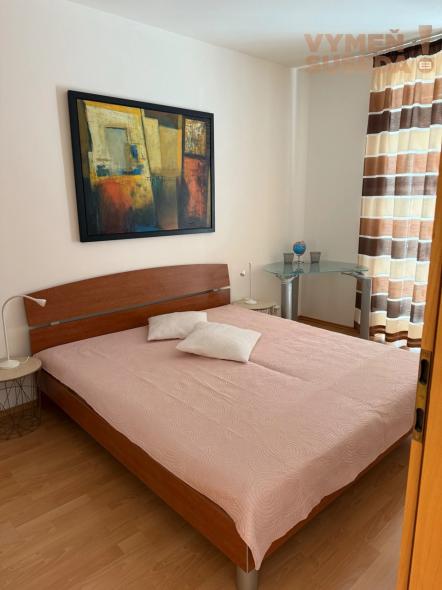 VYMEŇ SUSEDA! – VÝNIMOČNÝ 2 IZB. ZARIADENÝ BYT S BALKÓNOM A PARKOVANÍM, GERCENOVA, BA V, PETRŽALKA