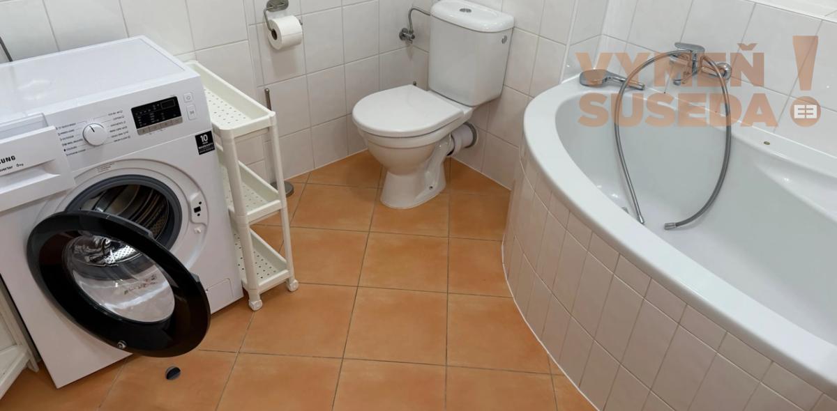 VYMEŇ SUSEDA! – VÝNIMOČNÝ 2 IZB. ZARIADENÝ BYT S BALKÓNOM A PARKOVANÍM, GERCENOVA, BA V, PETRŽALKA