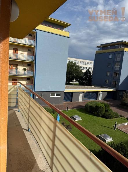 VYMEŇ SUSEDA! – VÝNIMOČNÝ 2 IZB. ZARIADENÝ BYT S BALKÓNOM A PARKOVANÍM, GERCENOVA, BA V, PETRŽALKA