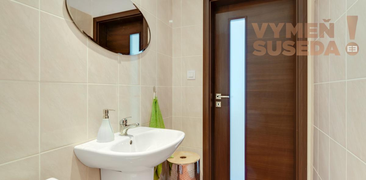 VYMEŇ SUSEDA! - ATRAKTÍVNY SALÓN KRÁSY, s výkladmi do ulice a parkingom, Podunajská ul., BA II . Podunajské Biskupice