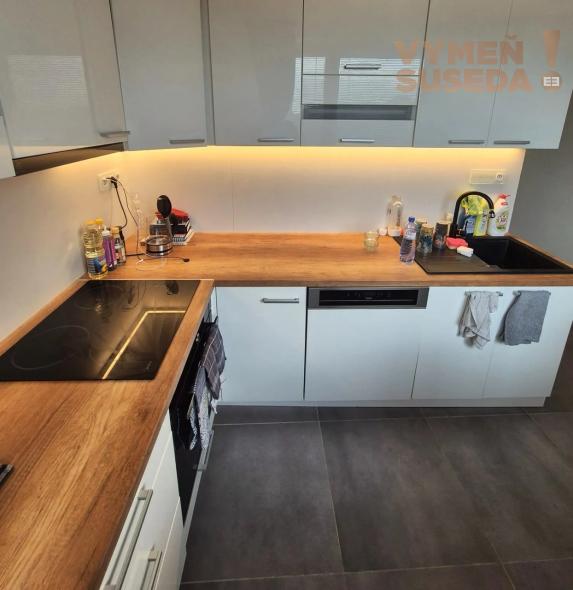 VYMEŇ SUSEDA! – VÝNIMOČNÝ 2 IZB. ZARIADENÝ BYT, MEDVEĎOVEJ UL., BA V, PETRŽALKA