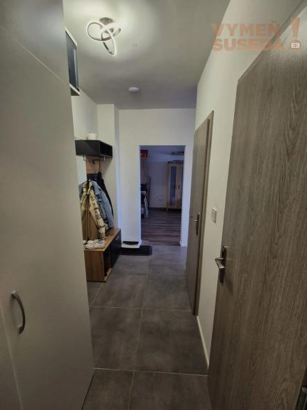 VYMEŇ SUSEDA! – VÝNIMOČNÝ 2 IZB. ZARIADENÝ BYT, MEDVEĎOVEJ UL., BA V, PETRŽALKA