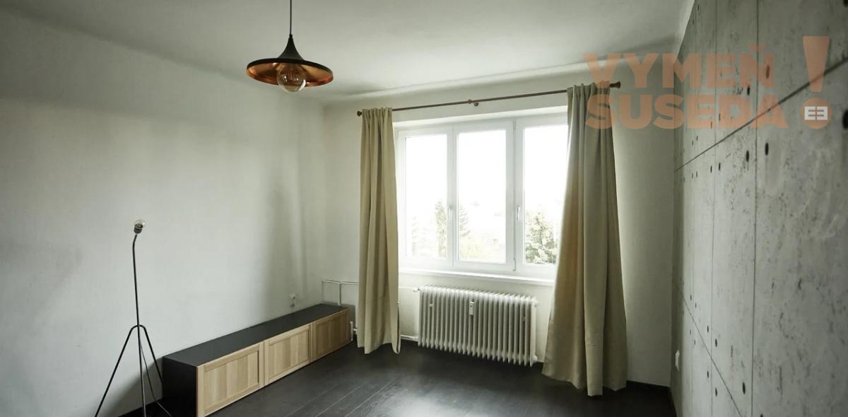 VYMEŇ SUSEDA! – VÝNIMOČNÝ 2 IZB. ZARIADENÝ BYT S BALKÓNOM, HÁLKOVA, BA III, NOVÉ MESTO,