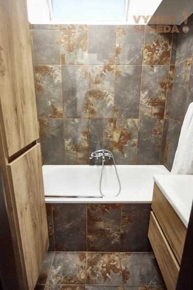 VYMEŇ SUSEDA! – VÝNIMOČNÝ 2 IZB. ZARIADENÝ BYT S BALKÓNOM, HÁLKOVA, BA III, NOVÉ MESTO,