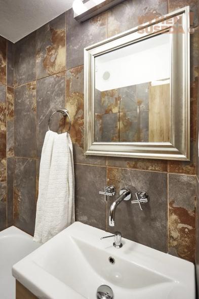 VYMEŇ SUSEDA! – VÝNIMOČNÝ 2 IZB. ZARIADENÝ BYT S BALKÓNOM, HÁLKOVA, BA III, NOVÉ MESTO,