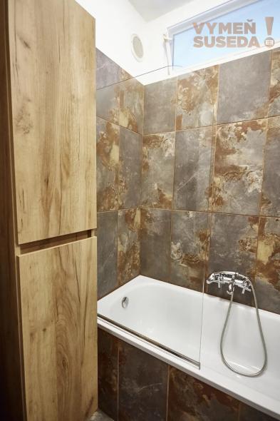 VYMEŇ SUSEDA! – VÝNIMOČNÝ 2 IZB. ZARIADENÝ BYT S BALKÓNOM, HÁLKOVA, BA III, NOVÉ MESTO,