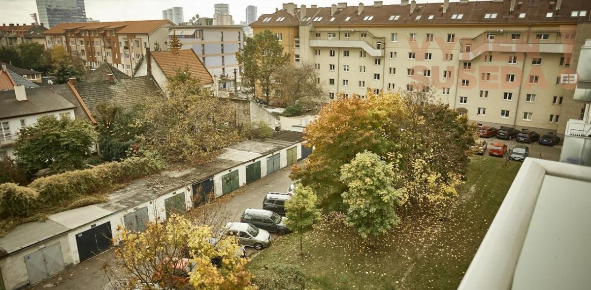 VYMEŇ SUSEDA! – VÝNIMOČNÝ 2 IZB. ZARIADENÝ BYT S BALKÓNOM, HÁLKOVA, BA III, NOVÉ MESTO,