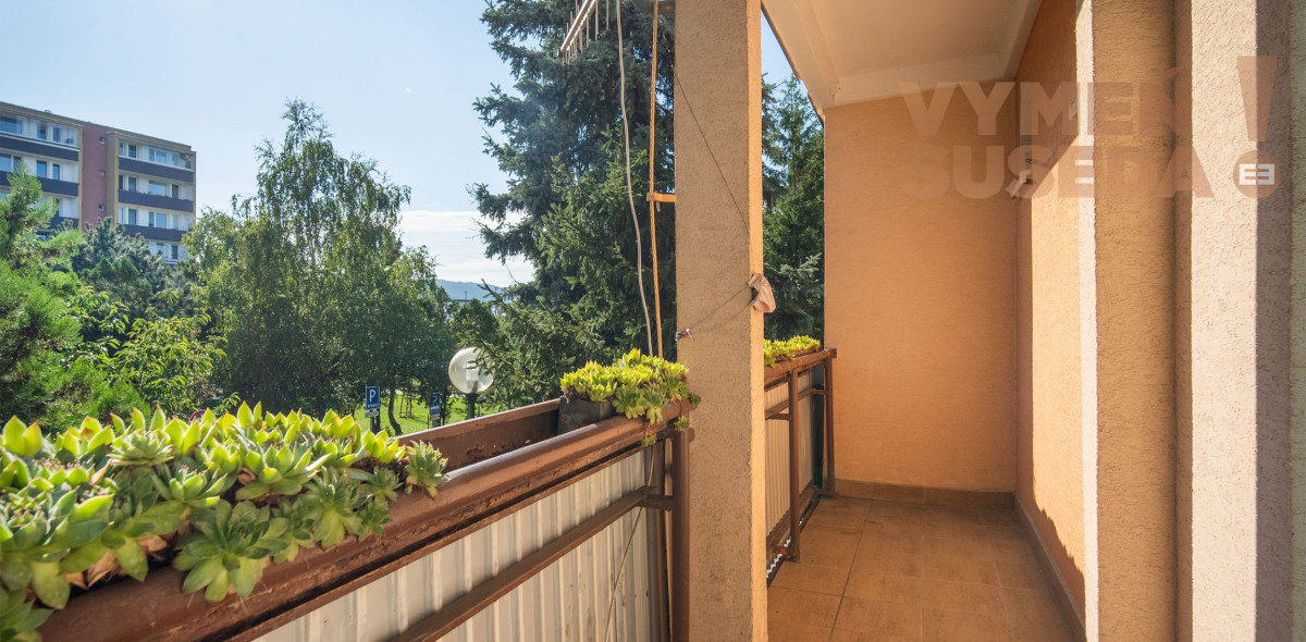 VYMEŇ SUSEDA! - VÝNIMOČNÝ 3 IZB. BYT S PRIESTRANNOU LOGGIOU A PIVNICOU, ul. BANŠELOVA., BA II. - RUŽINOV