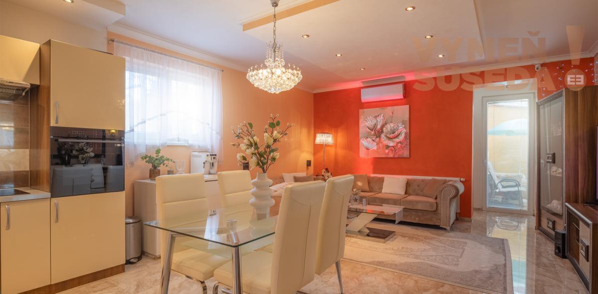 VYMEŇ SUSEDA ! -NA PREDAJ VÝNIMOČNÝ, PRIESTRANNÝ, KLIMATIZOVANÝ 3 izb. BYT S KOMERČNÝM PRIESTOROM