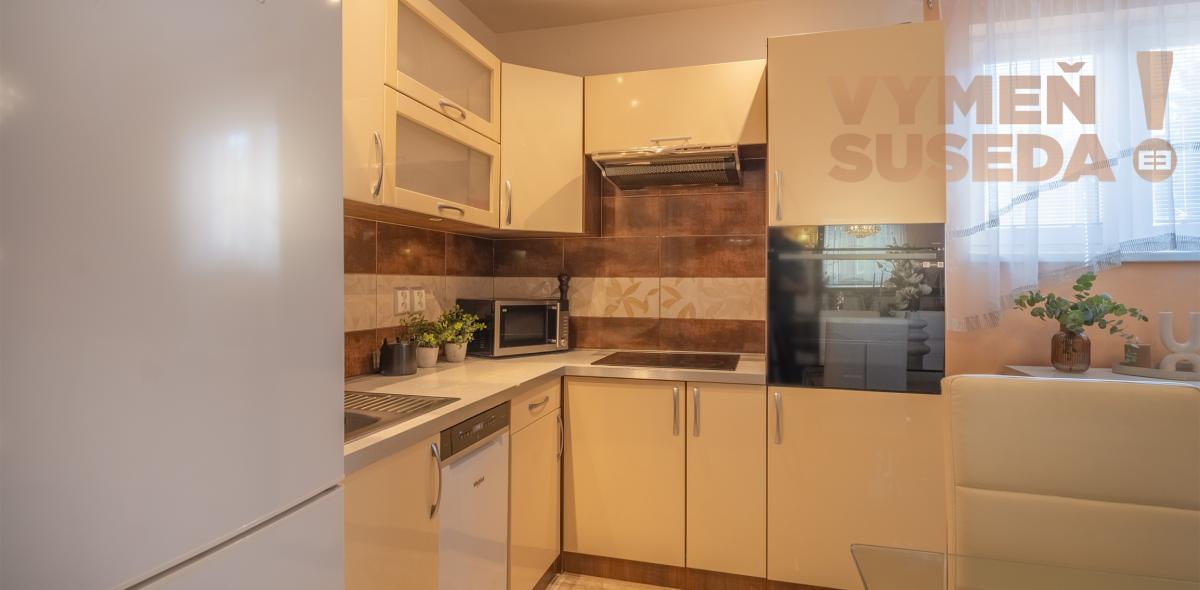 VYMEŇ SUSEDA ! -NA PREDAJ VÝNIMOČNÝ, PRIESTRANNÝ, KLIMATIZOVANÝ 3 izb. BYT S KOMERČNÝM PRIESTOROM