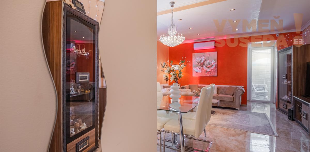 VYMEŇ SUSEDA ! -NA PREDAJ VÝNIMOČNÝ, PRIESTRANNÝ, KLIMATIZOVANÝ 3 izb. BYT S KOMERČNÝM PRIESTOROM