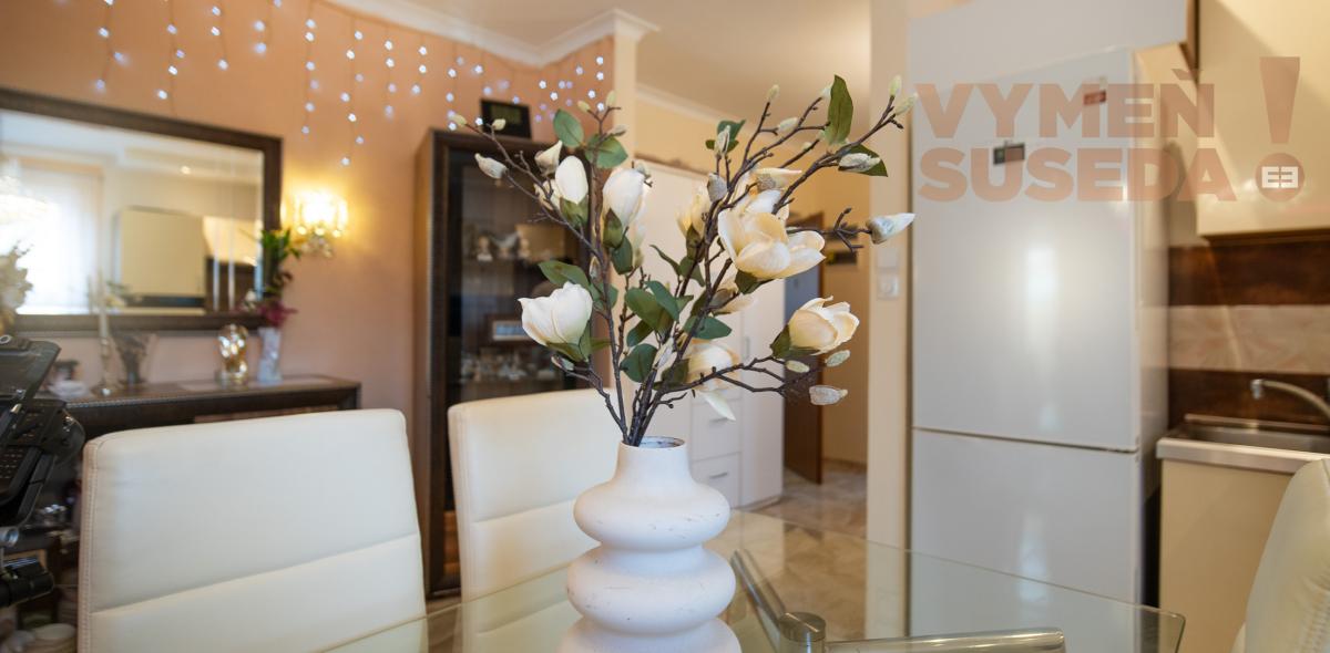 VYMEŇ SUSEDA ! -NA PREDAJ VÝNIMOČNÝ, PRIESTRANNÝ, KLIMATIZOVANÝ 3 izb. BYT S KOMERČNÝM PRIESTOROM