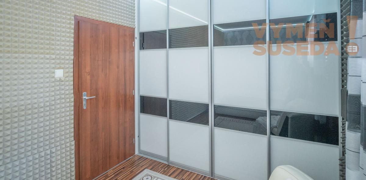 VYMEŇ SUSEDA ! -NA PREDAJ VÝNIMOČNÝ, PRIESTRANNÝ, KLIMATIZOVANÝ 3 izb. BYT S KOMERČNÝM PRIESTOROM