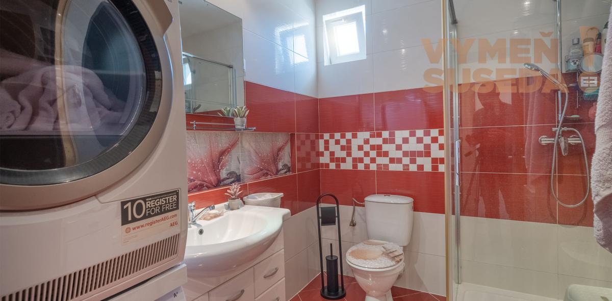 VYMEŇ SUSEDA ! -NA PREDAJ VÝNIMOČNÝ, PRIESTRANNÝ, KLIMATIZOVANÝ 3 izb. BYT S KOMERČNÝM PRIESTOROM