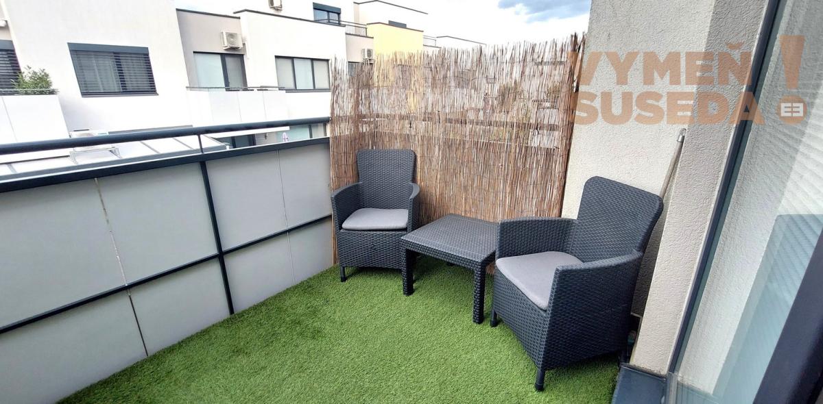 PRENAJATÉ! - VÝNIMOČNÝ 2 IZB. KOMPLETNE ZARIADENÝ BYT s parkovaním, obec Hviezdoslavov