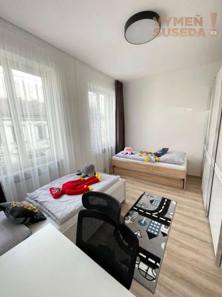 VYMEŇ SUSEDA! – Výnimočný 3izb. dizajnový byt, 87.00 m2 zariadený vo vysokom štandarde, v srdci mesta Wiener Neustadt.