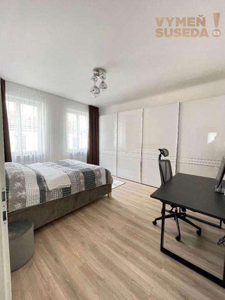 VYMEŇ SUSEDA! – Výnimočný 3izb. dizajnový byt, 87.00 m2 zariadený vo vysokom štandarde, v srdci mesta Wiener Neustadt.