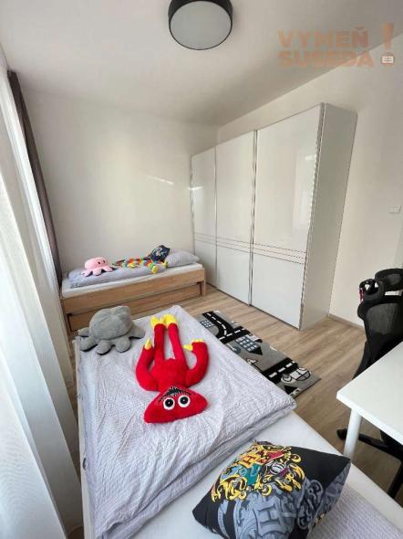 VYMEŇ SUSEDA! – Výnimočný 3izb. dizajnový byt, 87.00 m2 zariadený vo vysokom štandarde, v srdci mesta Wiener Neustadt.