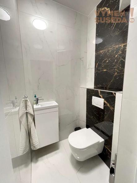 VYMEŇ SUSEDA! – Výnimočný 3izb. dizajnový byt, 87.00 m2 zariadený vo vysokom štandarde, v srdci mesta Wiener Neustadt.