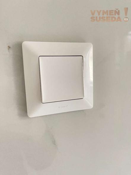 VYMEŇ SUSEDA! – Výnimočný 3izb. dizajnový byt, 87.00 m2 zariadený vo vysokom štandarde, v srdci mesta Wiener Neustadt.