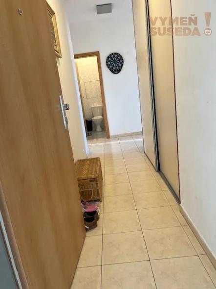 VYMEŇ SUSEDA! – VÝNIMOČNÝ 2 IZB. ZARIADENÝ BYT S LOGGIOU A BALKÓNOM, SUMBALOVA UL., BA IV, KARLOVA VES,