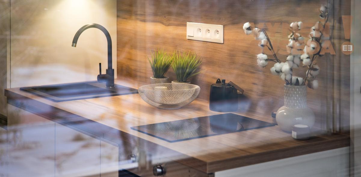 VYMEŇ SUSEDA! - VÝNIMOČNÝ 2 IZB. ZREKONŠTRUOVANÝ EŠTE NEOBÝVANÝ BYT s LOGGIOU, VYHĽADÁVANÁ LOKALITA DÚBRAVKA, BUJNÁKOVA UL., BA IV.