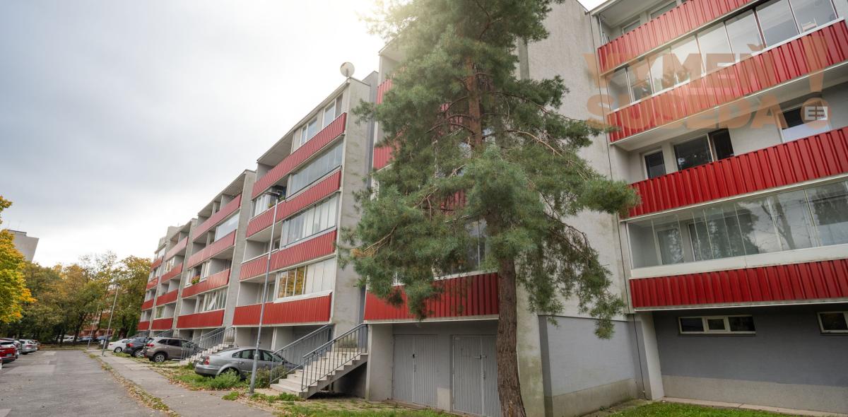 VYMEŇ SUSEDA! - VÝNIMOČNÝ 2 IZB. ZREKONŠTRUOVANÝ EŠTE NEOBÝVANÝ BYT s LOGGIOU, VYHĽADÁVANÁ LOKALITA DÚBRAVKA, BUJNÁKOVA UL., BA IV.