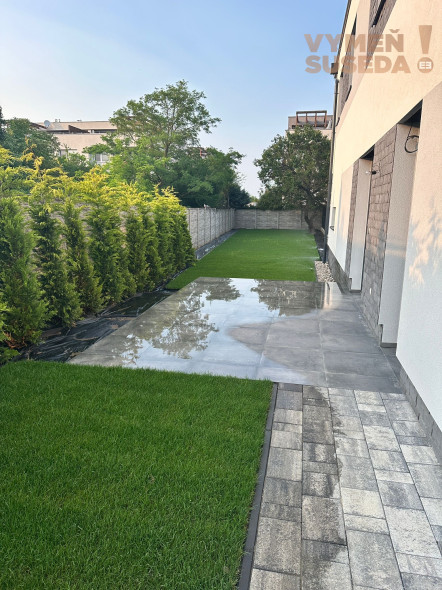 VYMEŇ SUSEDA! - Nadštandartný 3 izbový byt so záhradou v Dunajskej lužnej