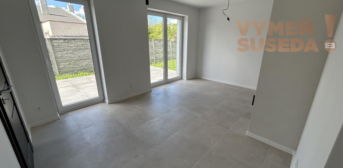 VYMEŇ SUSEDA! - Nadštandartný 3 izbový byt so záhradou v Dunajskej lužnej