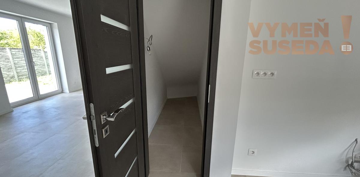 VYMEŇ SUSEDA! - Nadštandartný 3 izbový byt so záhradou v Dunajskej lužnej