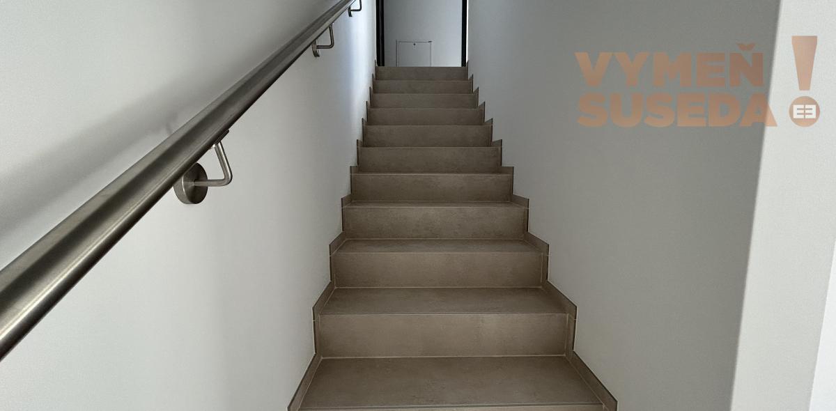 VYMEŇ SUSEDA! - Nadštandartný 3 izbový byt so záhradou v Dunajskej lužnej