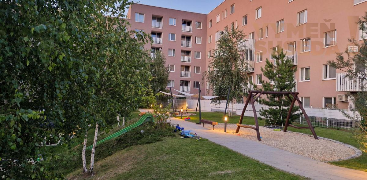 REZERVOVANÉ - Výnimočný 2 IZB. BYT s balkónom, zariadená NOVOSTAVBA ,veľká pivnica a parking, Devínka pod Lesom