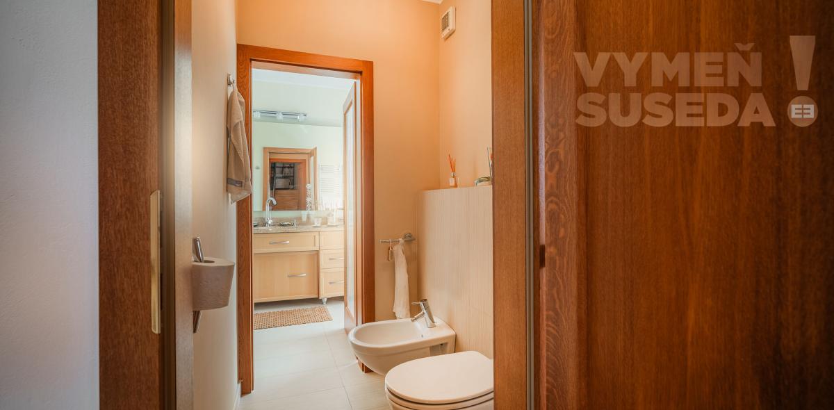 VYMEŇ SUSEDA! – PONÚKAME NA PREDAJ VÝNIMOČNÝ 5 IZBOVÝ RODINNÝ DOM, STUPAVA.