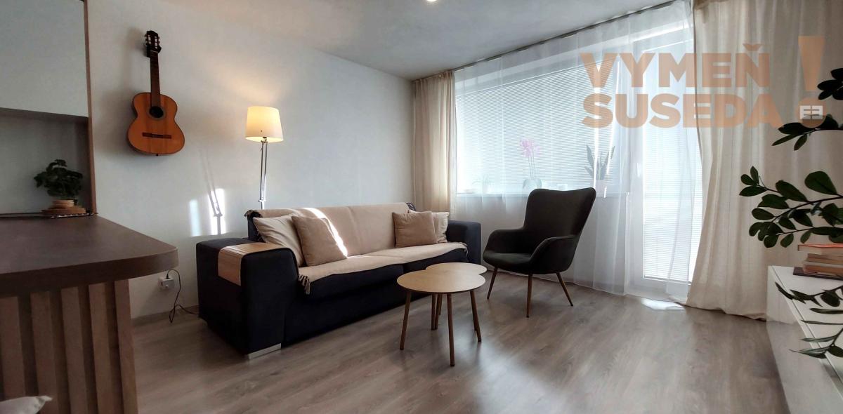 VYMEŇ SUSEDA! - VÝNIMOČNÝ 1 IZB. KOMPLETNE ZARIADENÝ BYT s parkovaním, obec Miloslavov