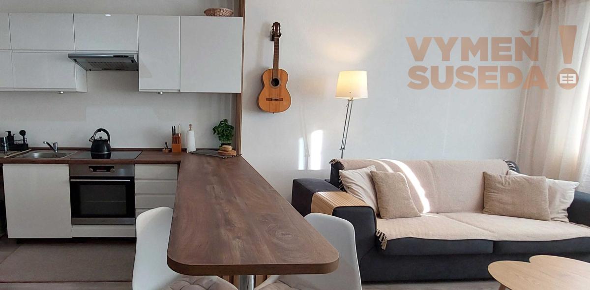 VYMEŇ SUSEDA! - VÝNIMOČNÝ 1 IZB. KOMPLETNE ZARIADENÝ BYT s parkovaním, obec Miloslavov