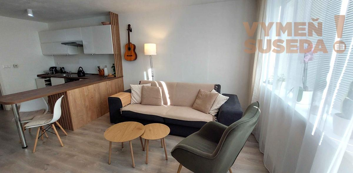 VYMEŇ SUSEDA! - VÝNIMOČNÝ 1 IZB. KOMPLETNE ZARIADENÝ BYT s parkovaním, obec Miloslavov