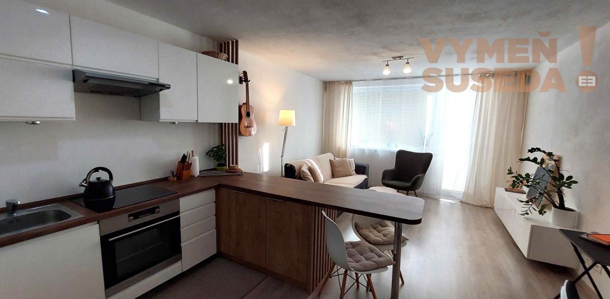 VYMEŇ SUSEDA! - VÝNIMOČNÝ 1 IZB. KOMPLETNE ZARIADENÝ BYT s parkovaním, obec Miloslavov