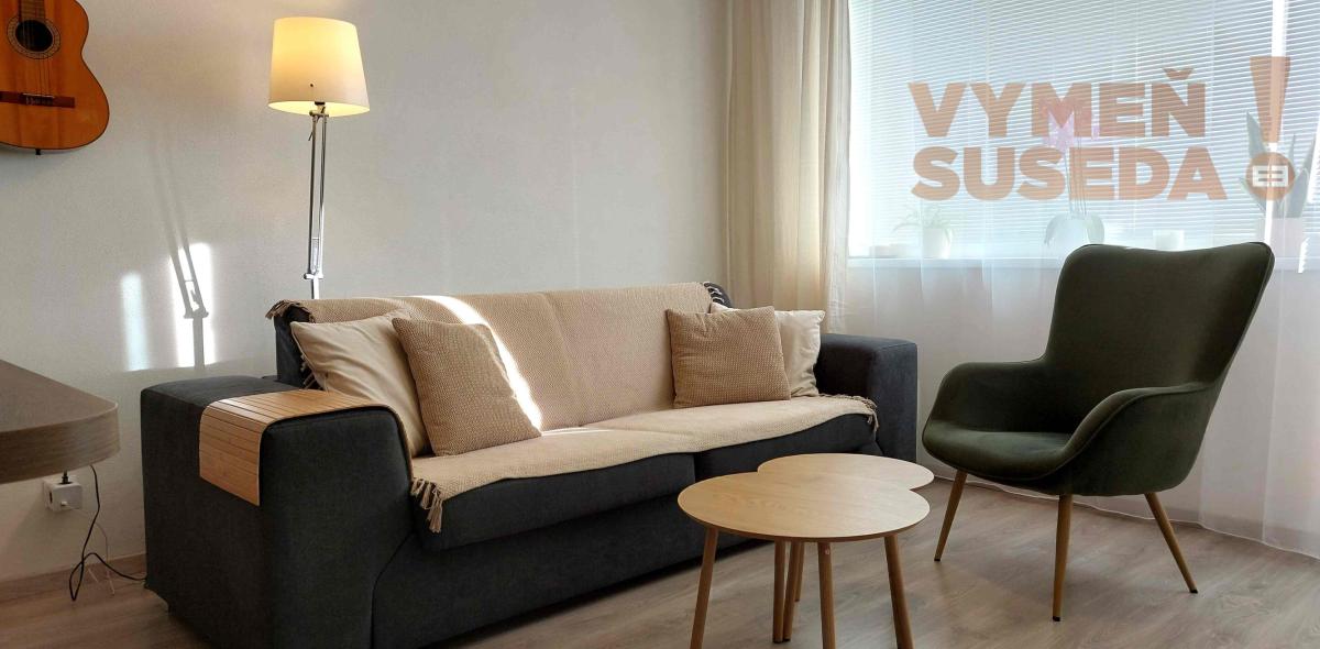 VYMEŇ SUSEDA! - VÝNIMOČNÝ 1 IZB. KOMPLETNE ZARIADENÝ BYT s parkovaním, obec Miloslavov