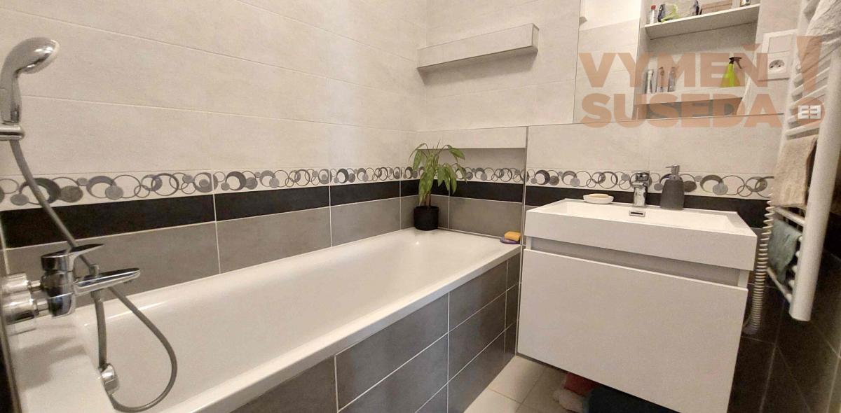 VYMEŇ SUSEDA! - VÝNIMOČNÝ 1 IZB. KOMPLETNE ZARIADENÝ BYT s parkovaním, obec Miloslavov