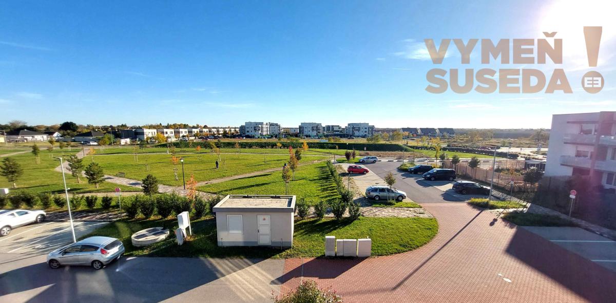 VYMEŇ SUSEDA! - VÝNIMOČNÝ 1 IZB. KOMPLETNE ZARIADENÝ BYT s parkovaním, obec Miloslavov