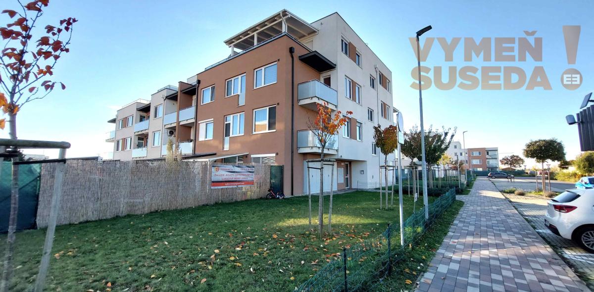 VYMEŇ SUSEDA! - VÝNIMOČNÝ 1 IZB. KOMPLETNE ZARIADENÝ BYT s parkovaním, obec Miloslavov