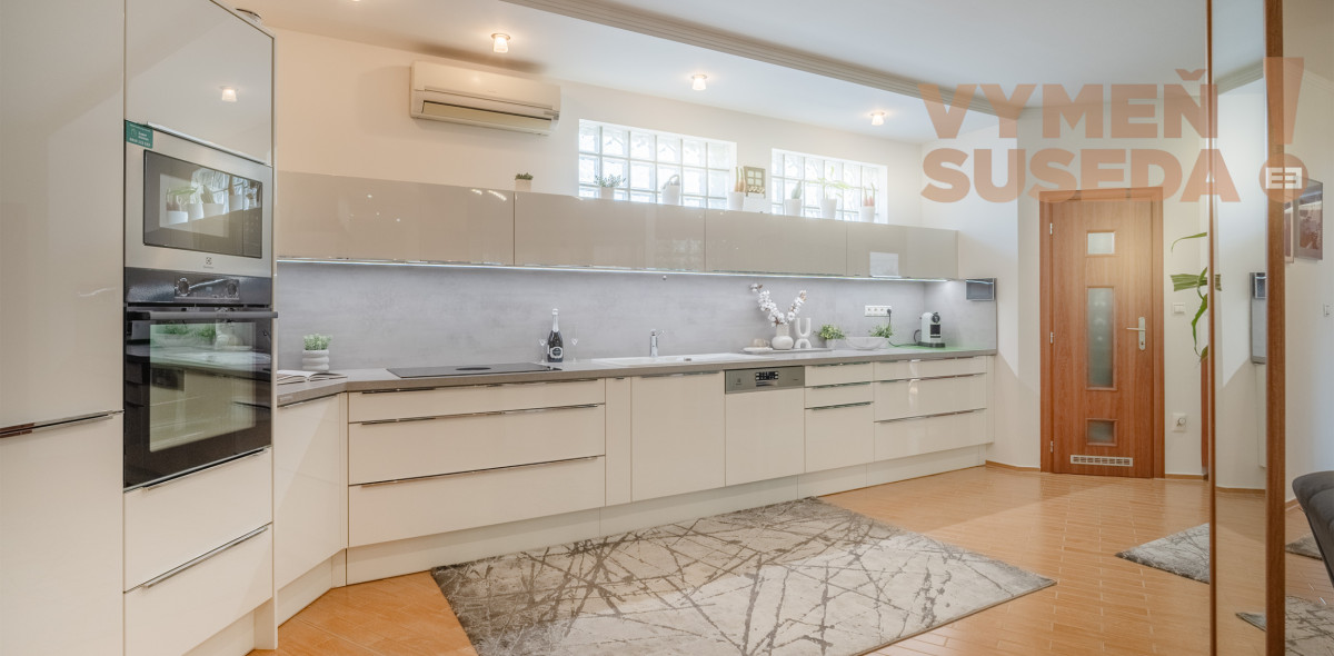 VYMEŇ SUSEDA! – Na predaj výnimočný rodinný dom s bazénom, saunou a garážou v Bratislave – Podunajské Biskupice